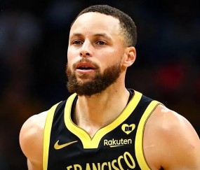 开运体育入口-库里爆冷击败加拿大队湖人怒砍37分，现场解说直呼：库里连续五场比赛得分超过回归赛场 